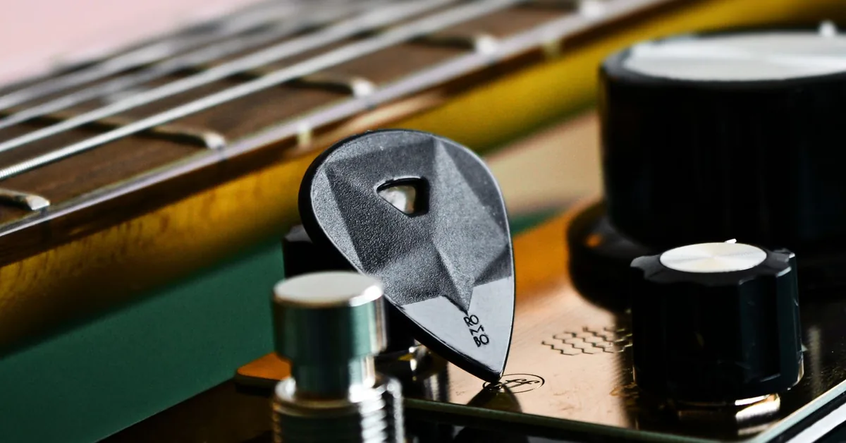 Escalas desenhadas no bra&ccedil;o da guitarra — curso Universo Pentat&ocirc;nica