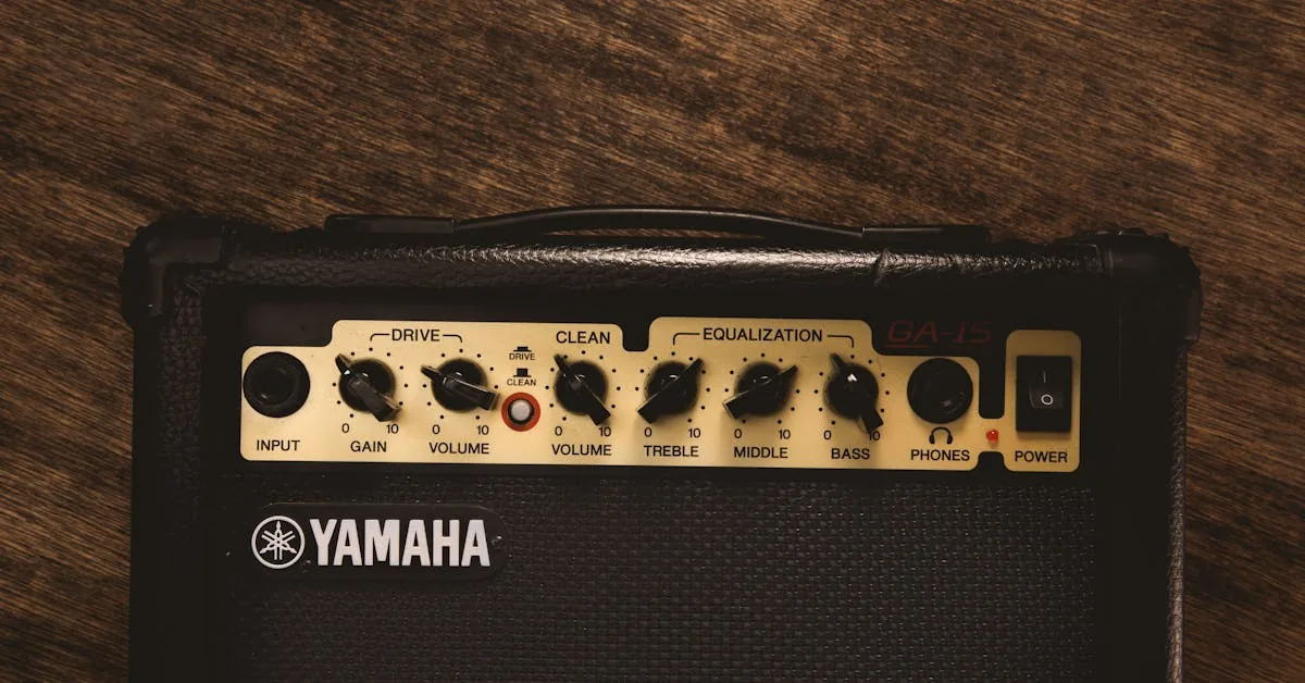 guitarra elétrica apoiada em amplificador — onde gastar mais
