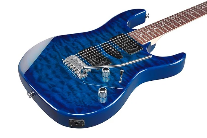 Ibanez GRX70QA — detalhe do tremolo e dos captadores Infinity na configuração HSH