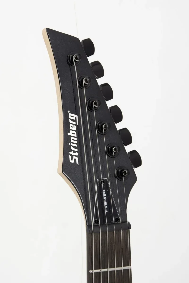Strinberg FVS-450, close no headstock com logo Strinberg — foto 2 de 5