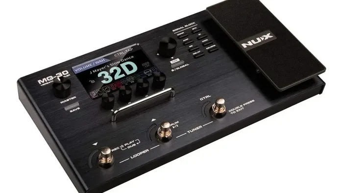 pedaleira Nux MG-30 com tela colorida, pedal de expressão e footswitches — foto 1 de 5