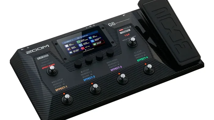 pedaleira Zoom G6 com tela colorida, footswitches e pedal de expressão — foto 1 de 3